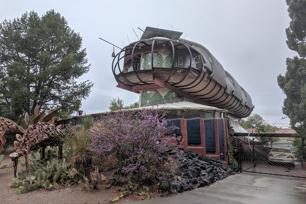Spaceship UFO House – Albuquerque, New Mexico - Atlas Obscura