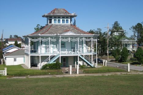 Doullet Houses Levee 17 Nov 05