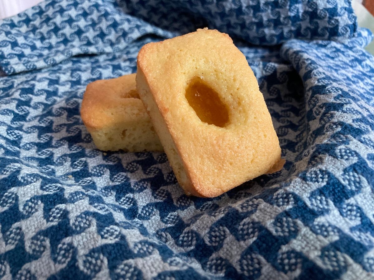 Granola bars are a nice travel food, but why not bring some cake instead? 