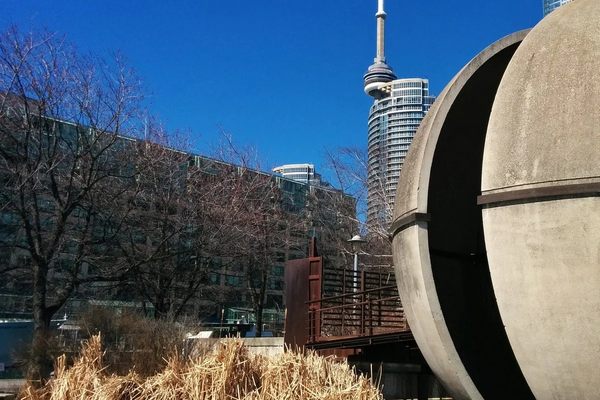 This scenic park on the shores of Lake Ontario is open 24/7.