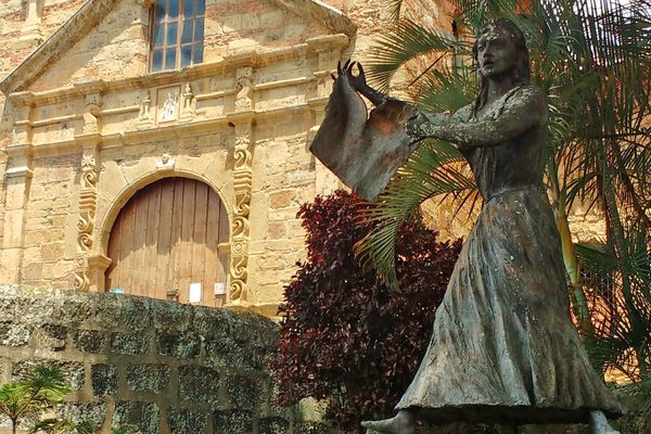 This tribute to Manuela Beltrán stands in Socorro. It has long been believed that Beltrán, a town merchant, tore up a Spanish edict in the town square, sparking the Colombian Comuneros Revolt of 1781.