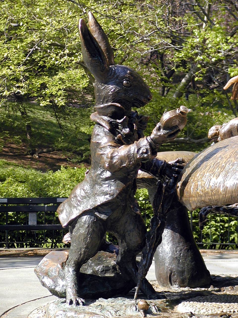Alice in Wonderland Statue – New York, New York - Atlas Obscura