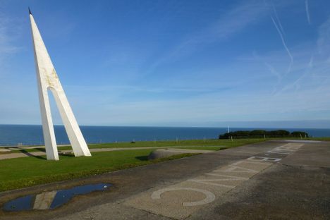 Monument L'Oiseau Blanc