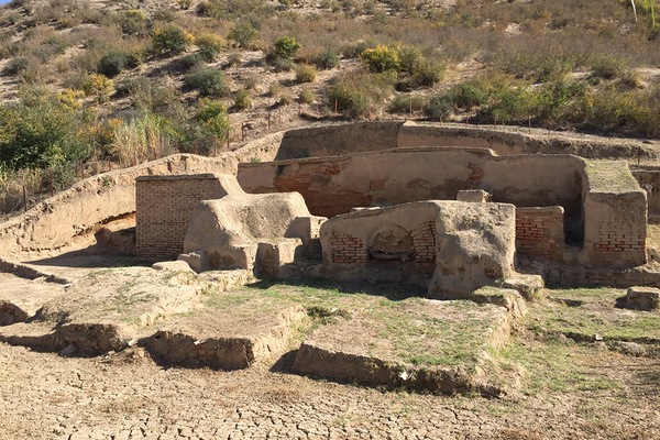 The end of the line – the final fort on the eastern end, near Kaser-e Pishkamar, hugs the foothills of the eastern Alborz.