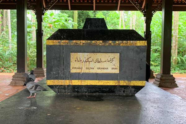 Plaque on the keramat.