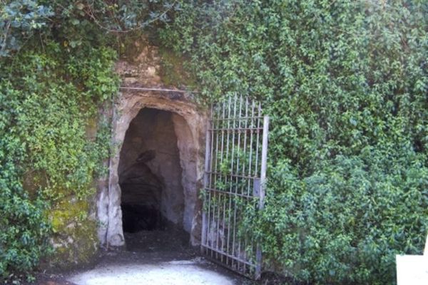Entrance to the Cave of Dogs, 2013