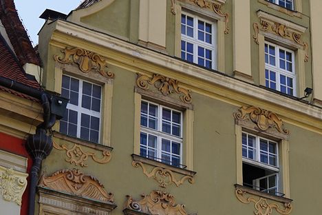 The Illusory Window