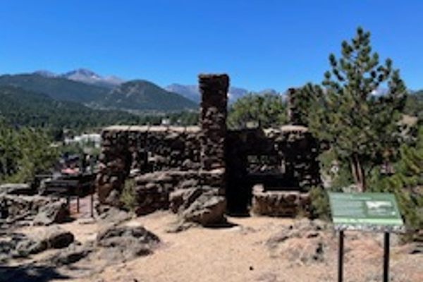 Hike out to these ruins with a view of mountain peaks.