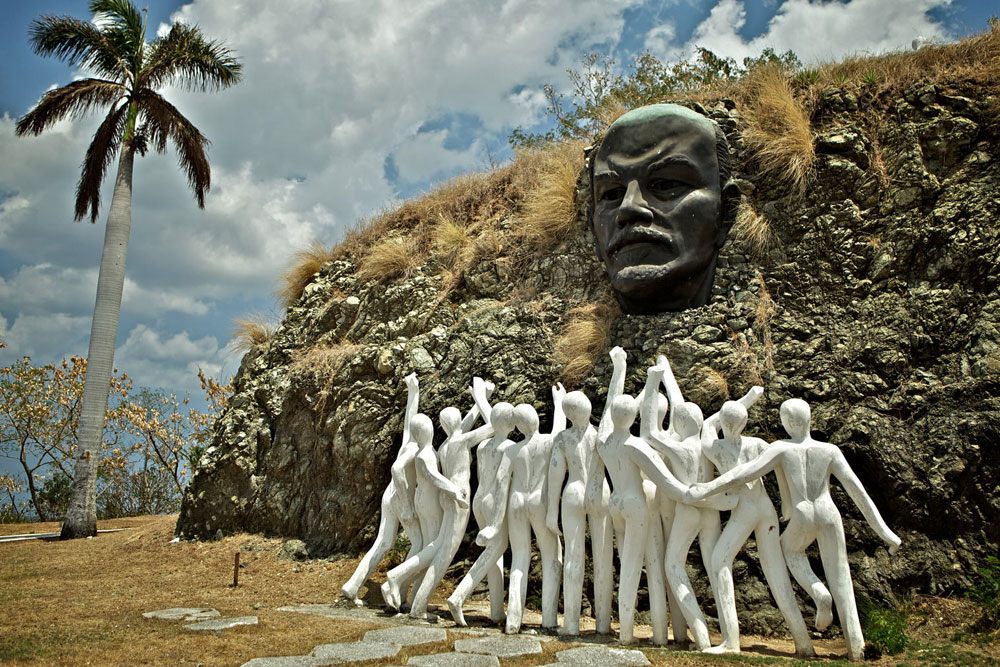 Colina Lenin monument