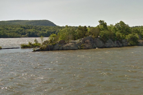 The southern tip of Esopus Island.