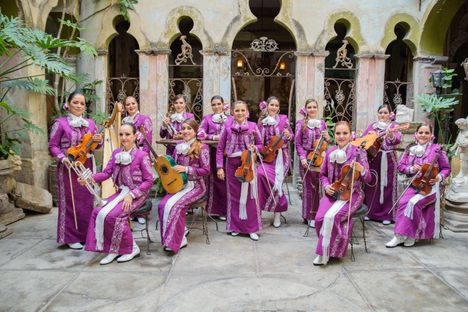 Mujer Latina, the all-female mariachi band formed in 2004. Leader Verónica Oviedo is in the center.
