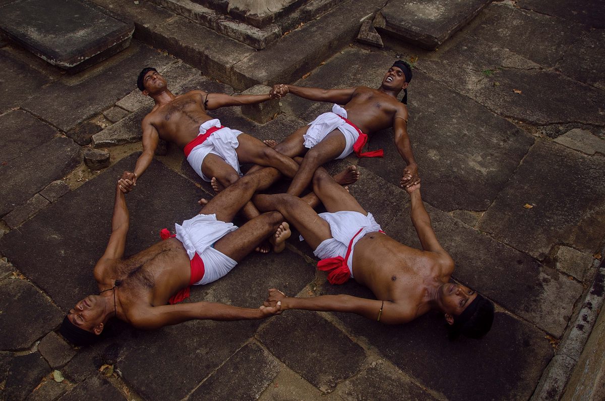 A traditional drill known as <em>dandukanda puuttuwa</em> enhances core strength and coordination.