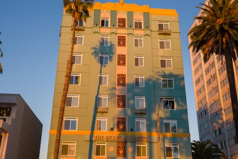 Georgian Hotel