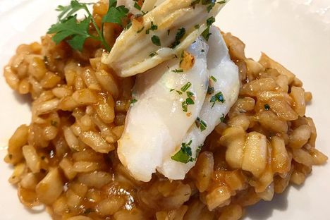 A sea cucumber makes the perfect topping to a rice dish. 