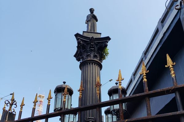 Khada Parsi Statue