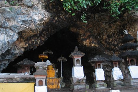 Pura Goa Lawah