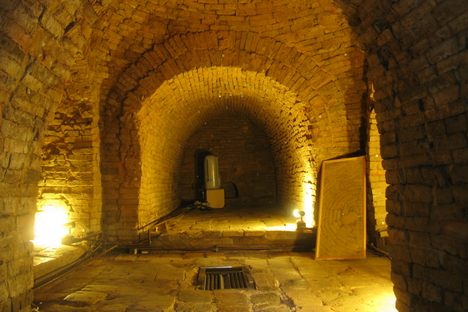 Interior of Lei Cheng Uk Han Tomb.