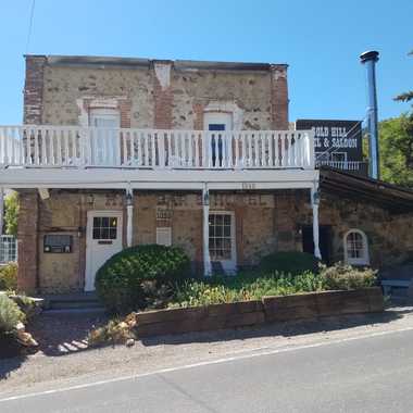The old part of the Gold Hill Hotel, seen from the street.