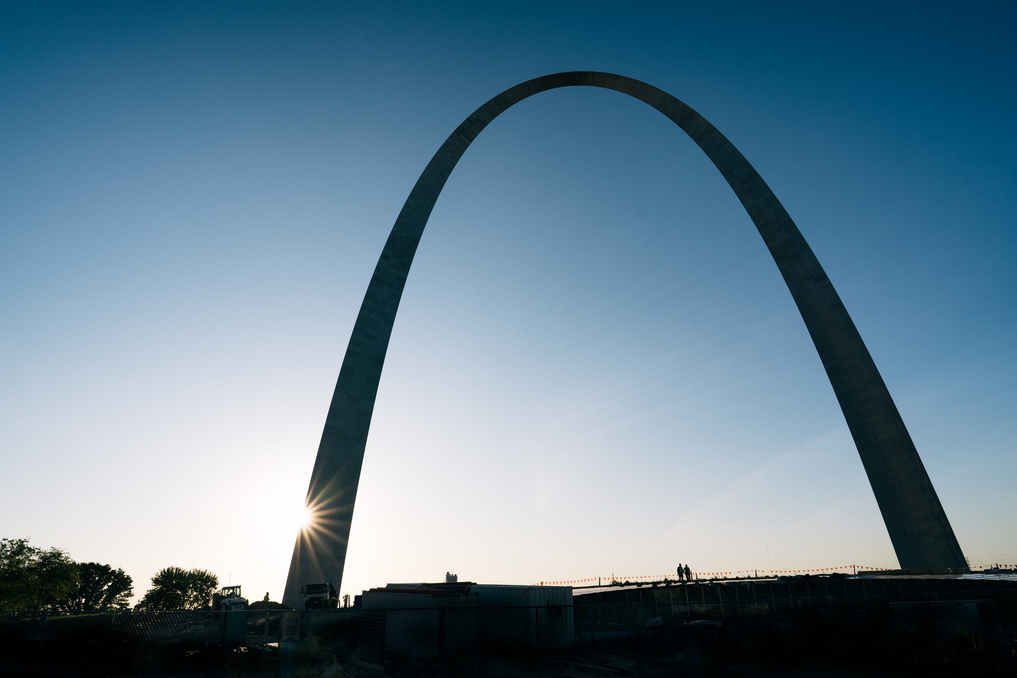 The completed Gateway Arch.