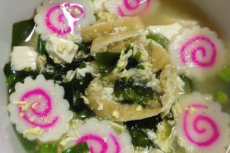 Tofu, scallion, and narutomaki soup.