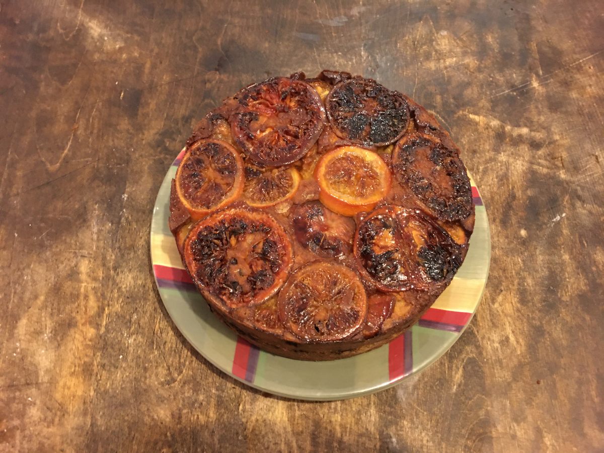 The outside of the plumb cake is slightly crisp, the inside is dense and fragrant.