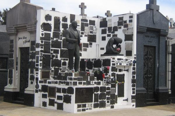 The tomb of Carlos Gardel. 