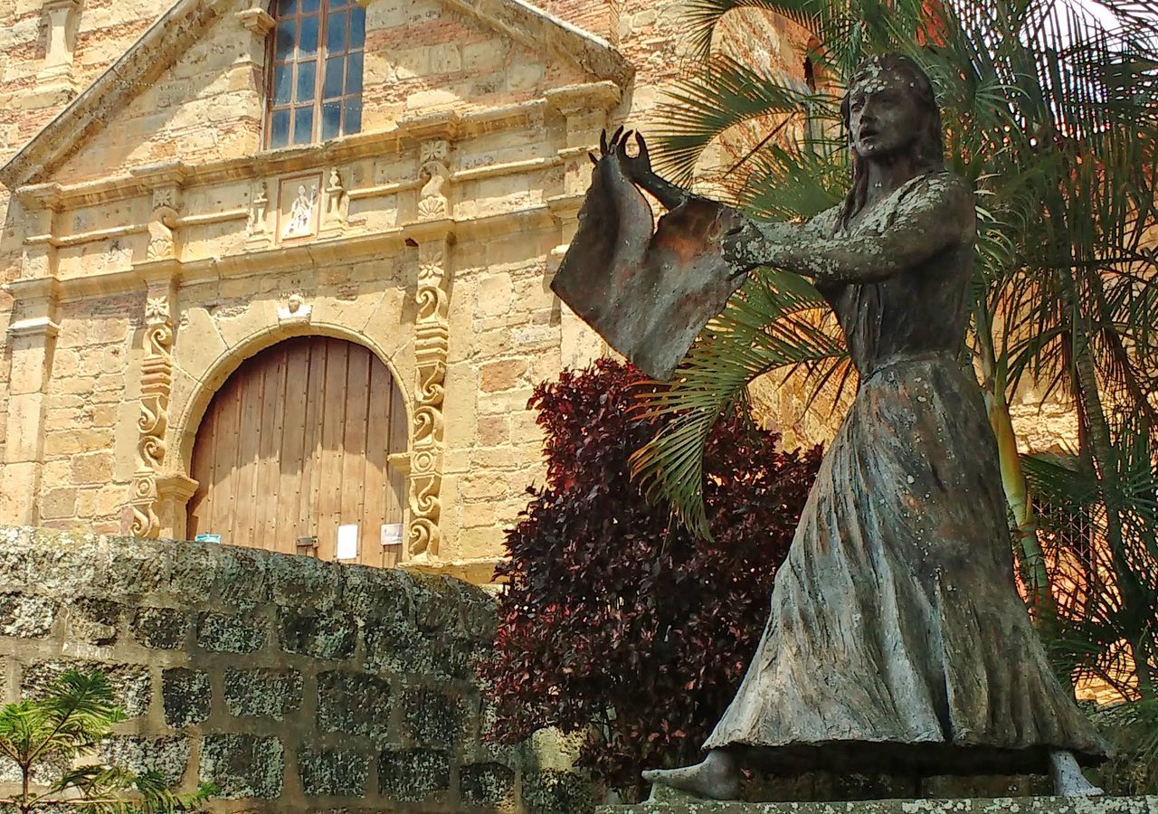 This tribute to Manuela Beltrán stands in Socorro. It has long been believed that Beltrán, a town merchant, tore up a Spanish edict in the town square, sparking the Colombian Comuneros Revolt of 1781.