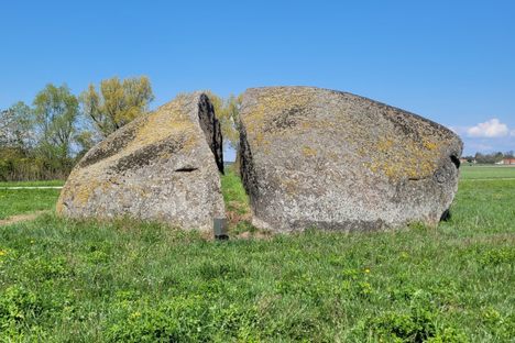 Klövasten (Cloven Stone)