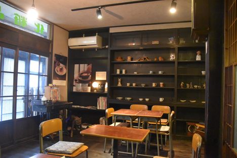 Koguma’s “Showa-retro” interior.