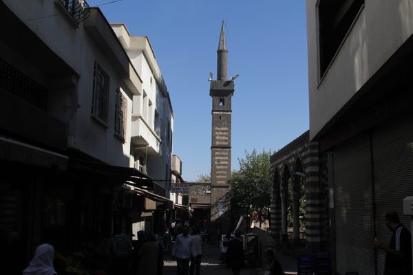 Approaching the average-seeming minaret from a distance