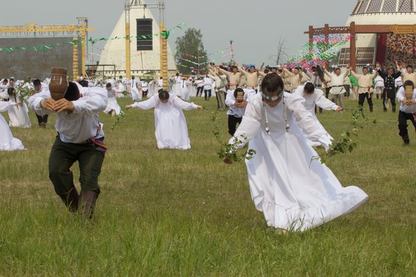 Dance performances are a major part of Yhyakh celebrations.