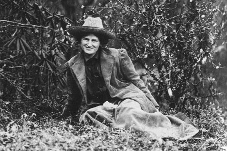 Blair Niles in 1910, then known as Mary Blair Beebe, on an expedition.