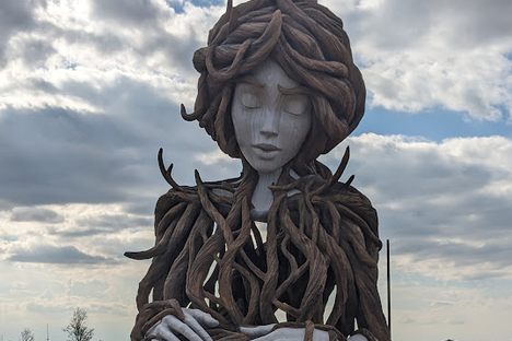 Umi Statue