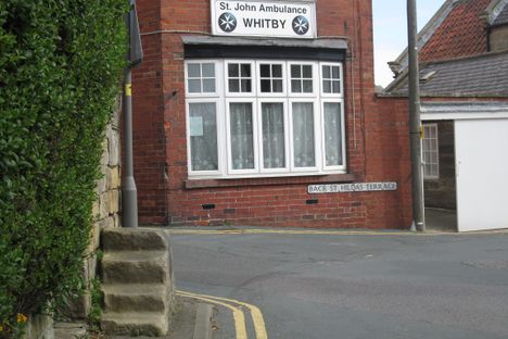 The mounting block.