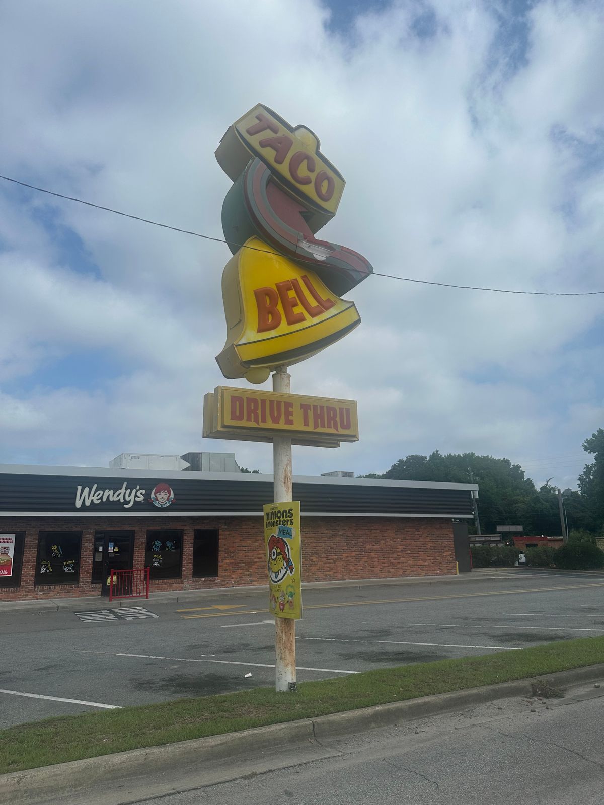 Original Taco Bell Sign in Savannah - Atlas Obscura