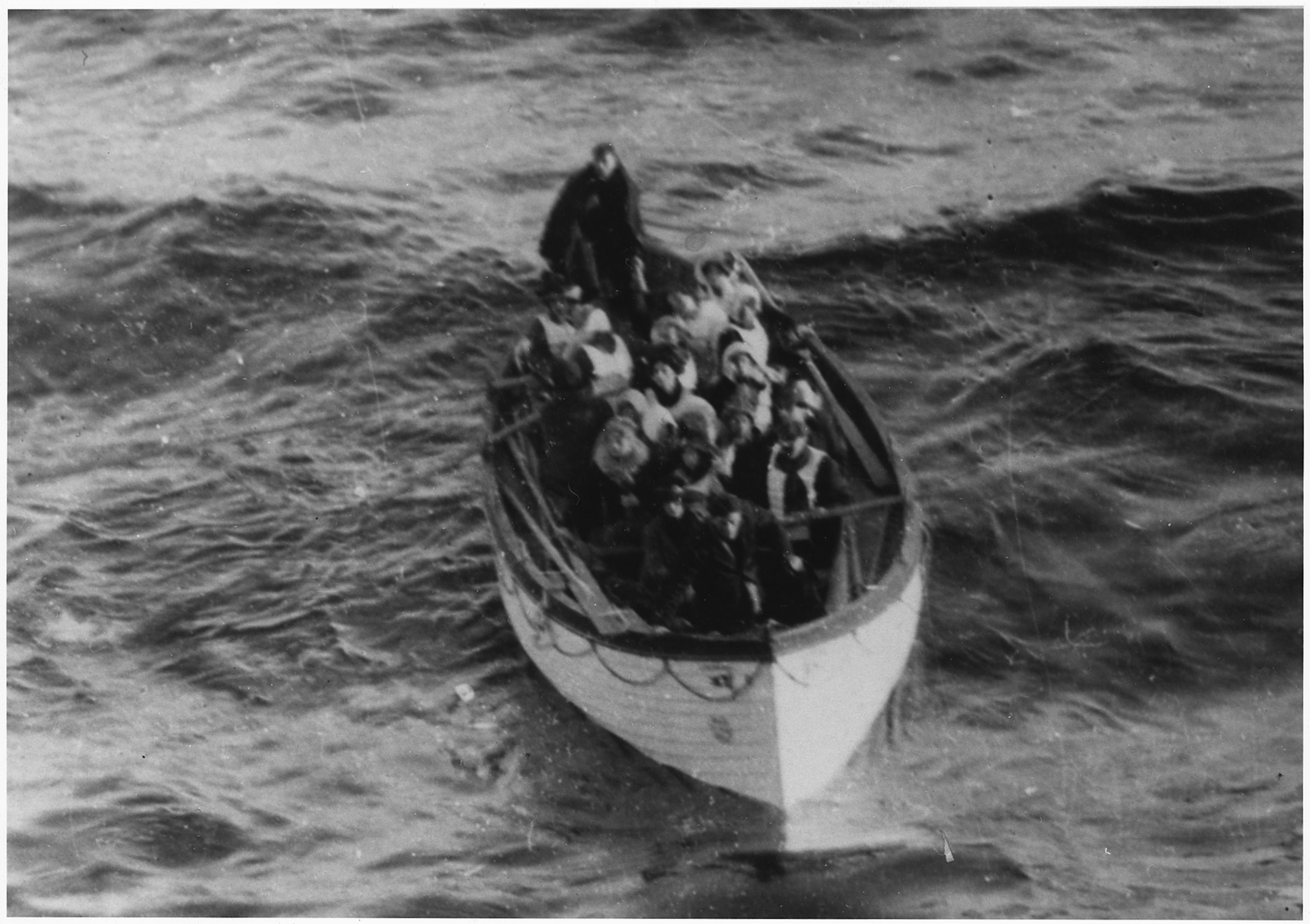 Люди в шлюпке. Карпатия 1912. Масабуми Хосоно. Спасательные шлюпки Титаника.