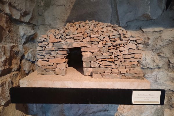 Scalated model of a dry stone hut. 