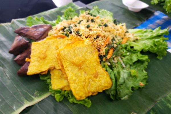 Tempe goreng and tahu bacem with urap sayur (vegetables sprinkled with coconut).