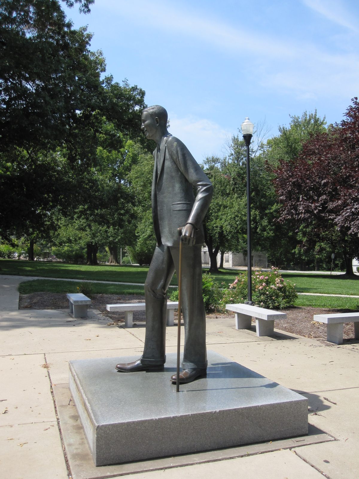 World's Tallest Man Statue – Alton, Illinois - Atlas Obscura