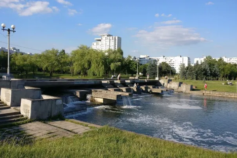 The cascade near the Voskhod (Vostok) One neighborhood, features concrete diving piers. Signs remind parkgoers not to dive or swim in the stream 