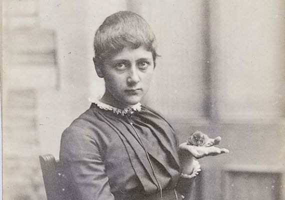 A teenage Beatrix Potter and her pet mouse, Xarifa, in 1885. 