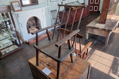 Jimmy Possum Chair