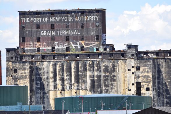 Det er det heldige fusion Signal Red Hook Grain Terminal – Brooklyn, New York - Atlas Obscura