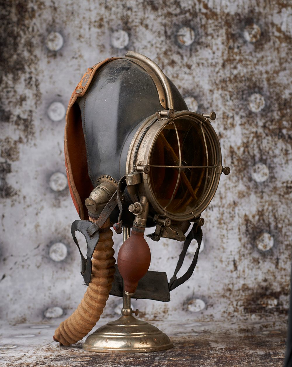 A Dräger smoke mask, c. 1903.