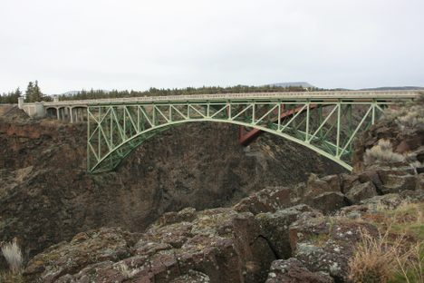 Both highway bridges, the old one in front.  Looking upstream.