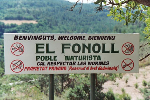 A sign welcomes visitors to El Fonoll
