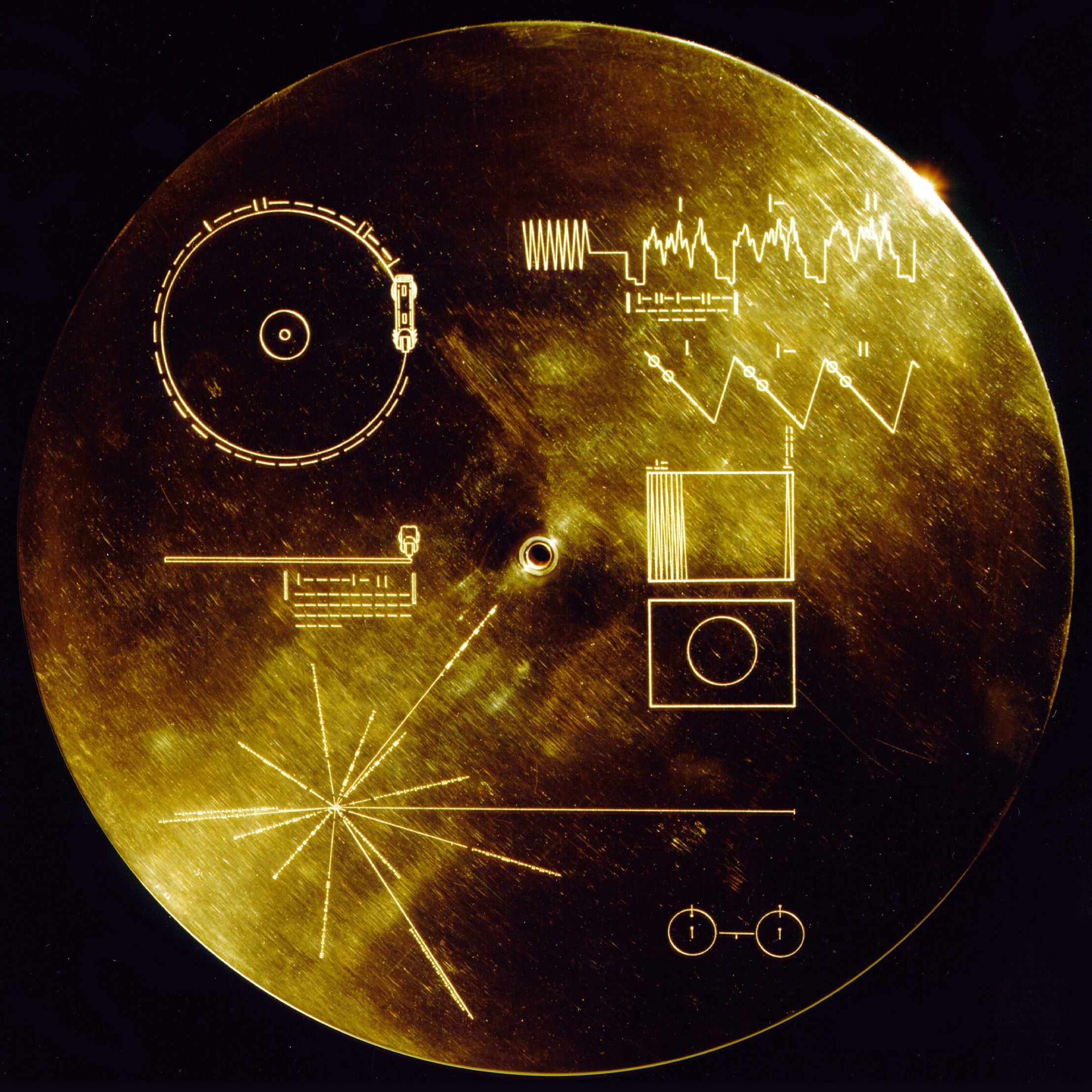 The golden record's cover features an inscription telling aliens how to read it.