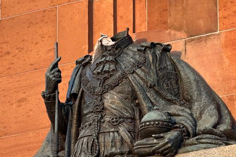 Headless King George V