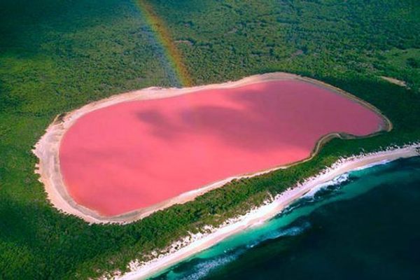 Aerial view of Lake Hillier