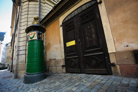 Källargränd urinoar (Källargränd Urinal)